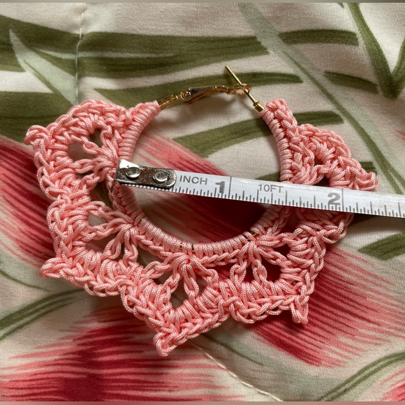 CROCHET FLORAL LACE HOOP EARRINGS- PEACH - Picture 2 of 4